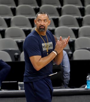 Michigan coach Juwan Howard a possible candidate for LA Lakers